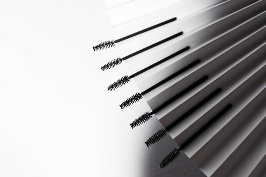 Pack of 50 Eyelash Mascara Wands, ideal for applying mascara, separating lashes, and maintaining lash extensions, perfect for professional and personal use.